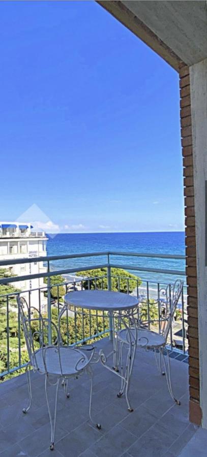 Residence Cristallo Alassio Luaran gambar